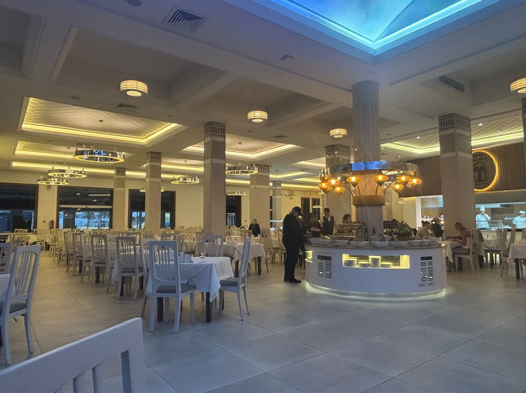 努尔海水浴皇宫度假酒店主图