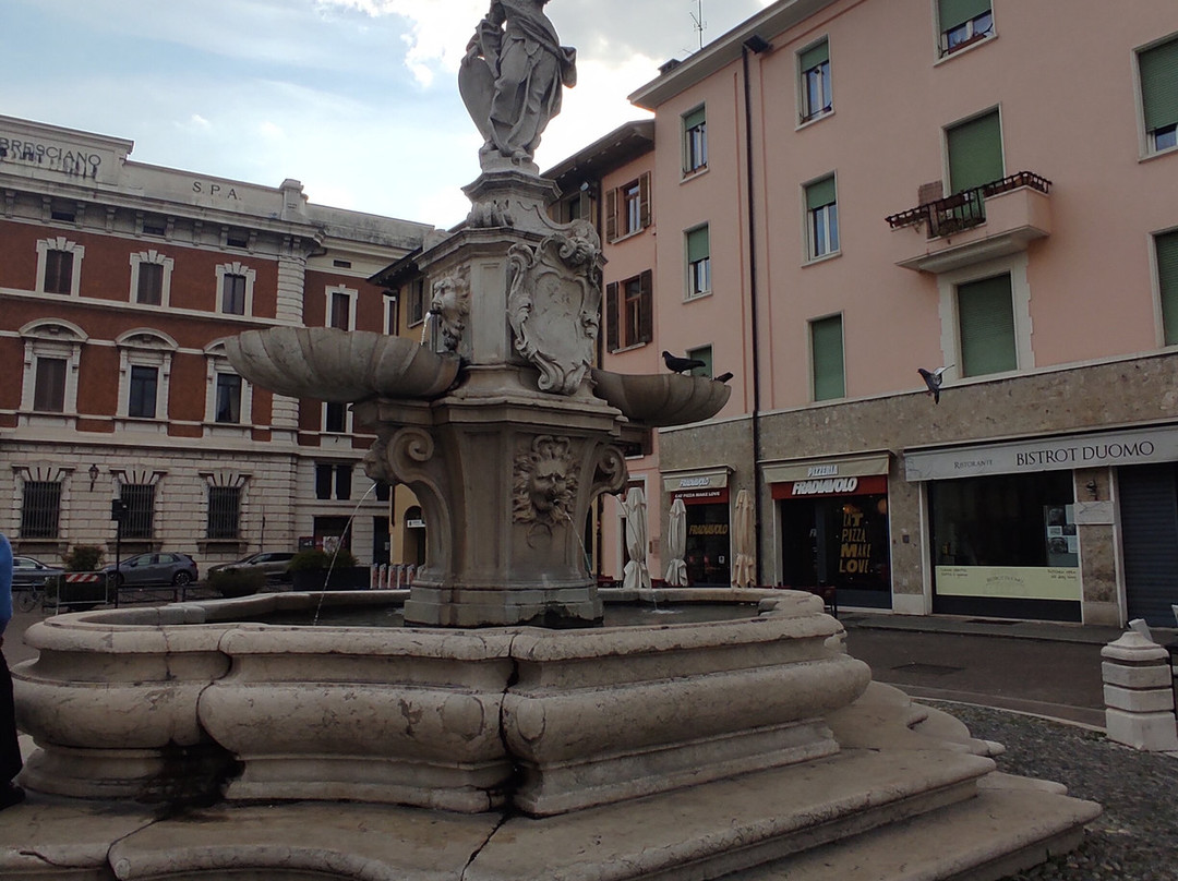 Piazza Paolo VI-布雷西亚必去景点