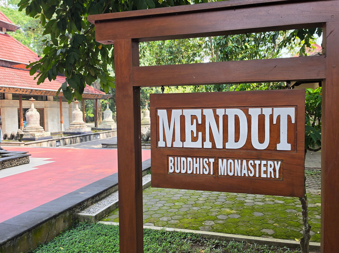 Mendut Buddhist Monastery-Mungkid必去景点