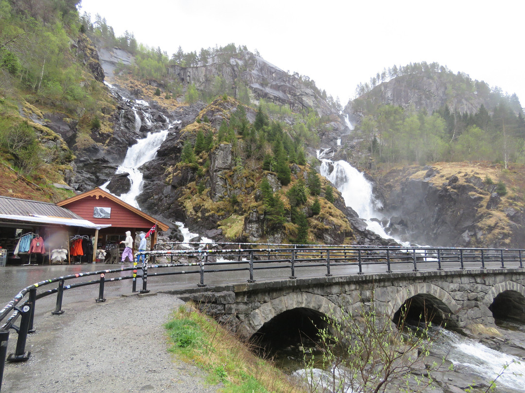 Låtefossen Waterfall-Skare必去景点
