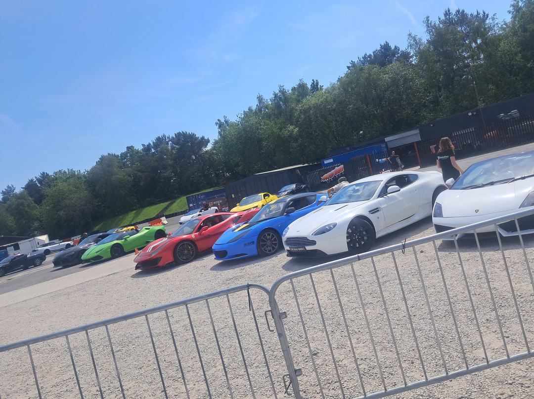 Car Chase Heroes - Three Sisters Circuit