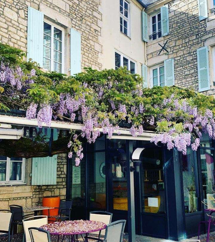 Saint-Michel-le-Cloucq酒店住宿-Logis Hôtel le Fontarabie
