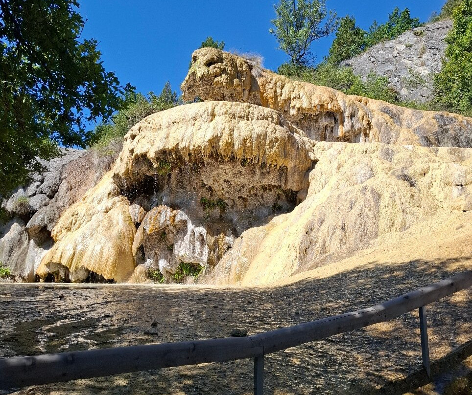 The Petrifying Fountain of Réotier-Reotier必去景点