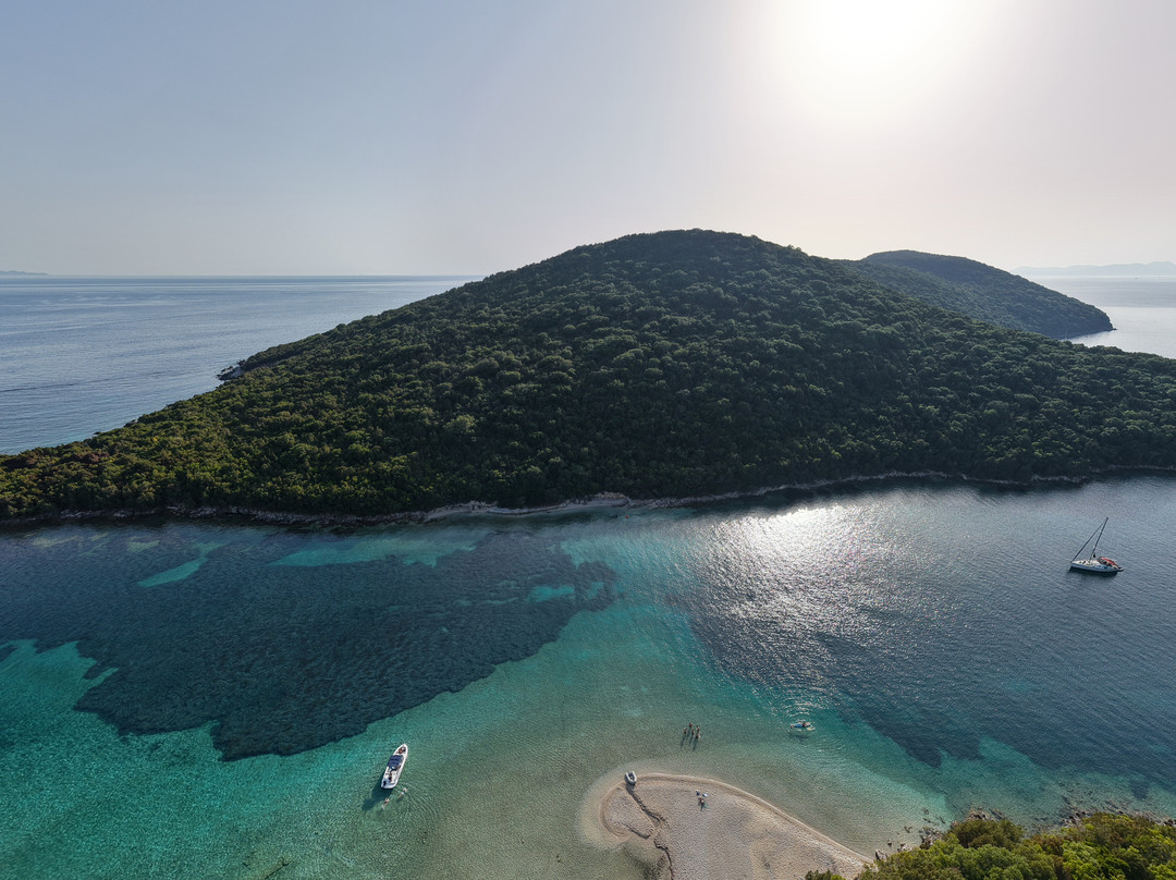Kastrinos Luxury vip boat trips-Moraitika必去景点