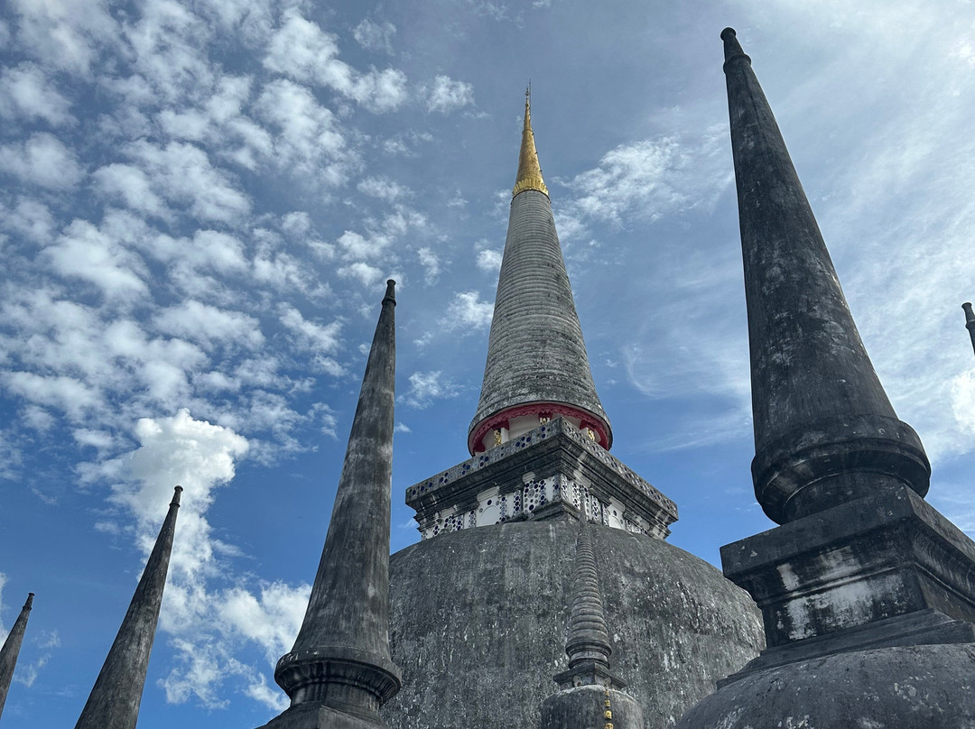 Phra Mahathat Woramaha Wiharn-洛坤必去景点