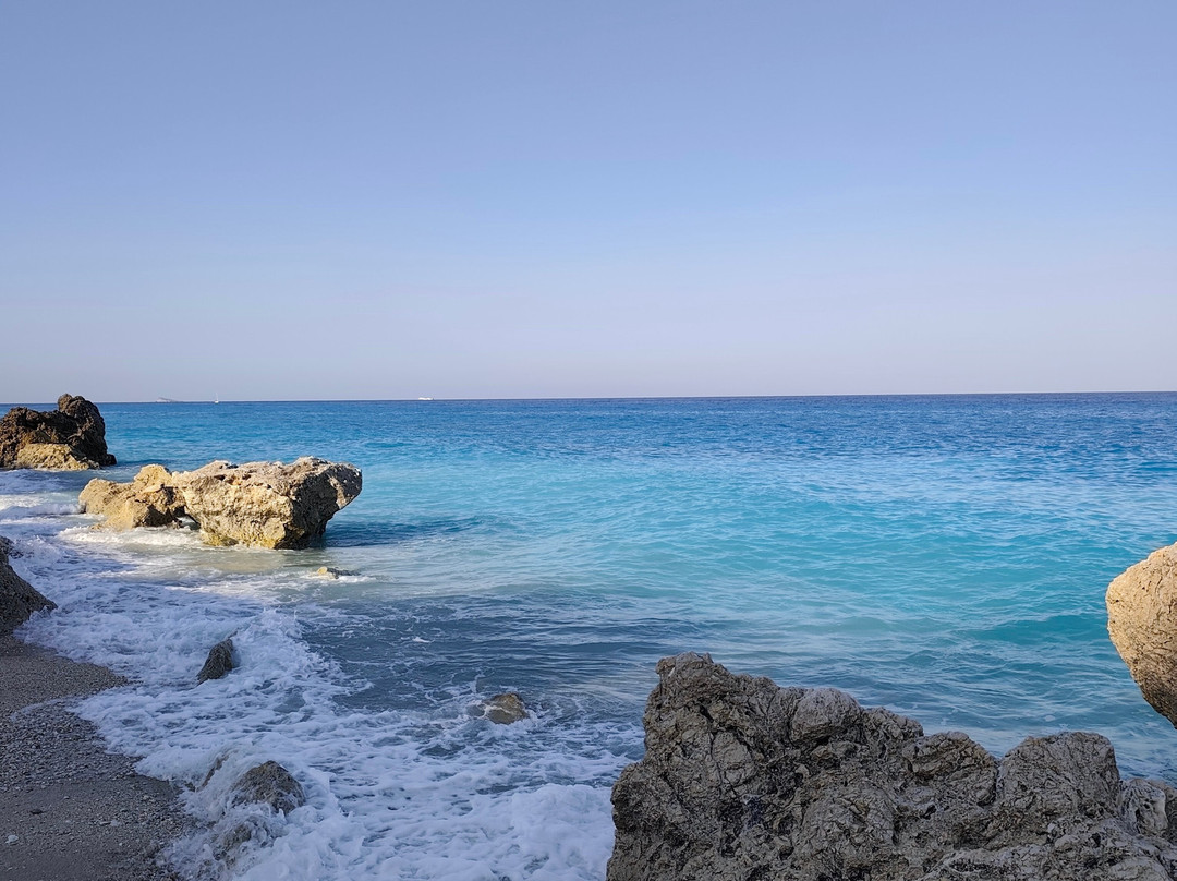 Megali Petra Beach-Kalamitsi必去景点