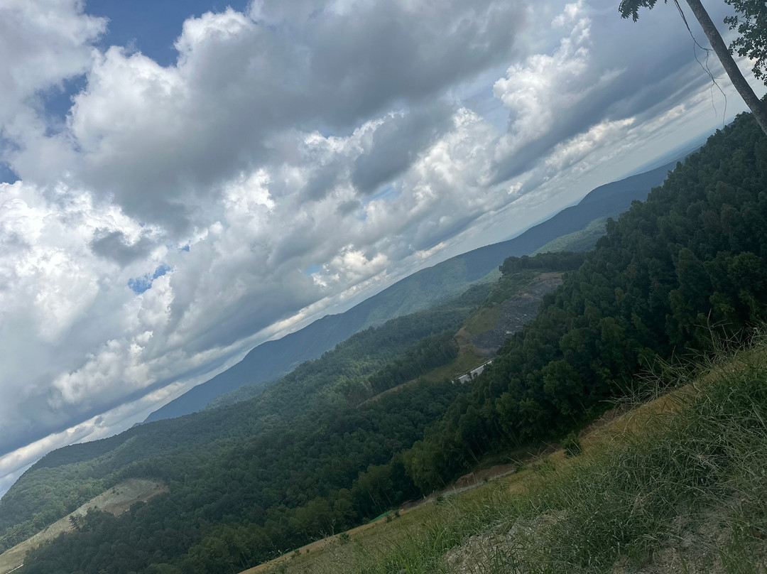 Lovers Leap Scenic Overlook-Meadows of Dan必去景点