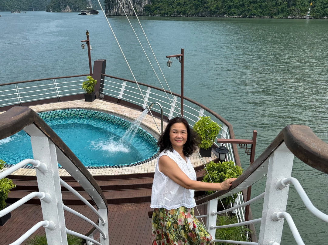 Orchid Trendy Cruises-Bai Chay必去景点