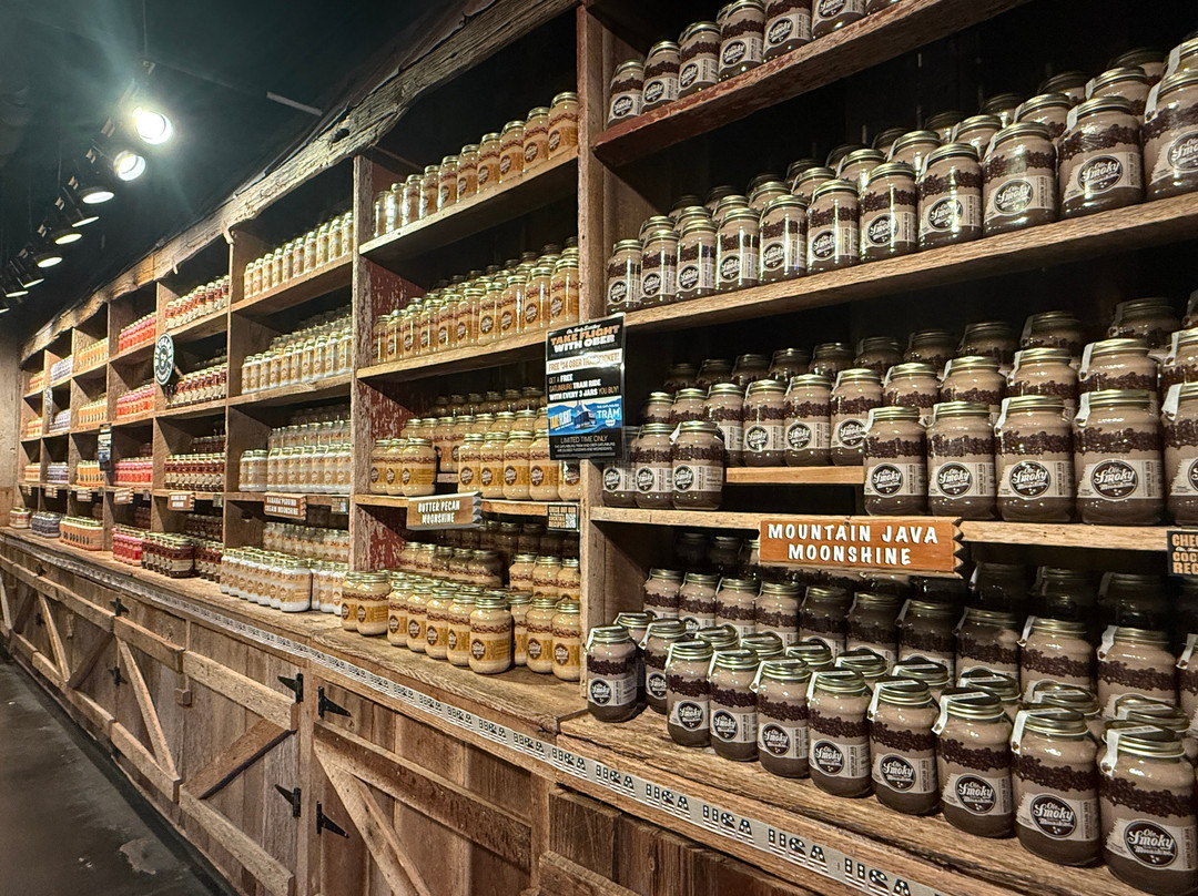 Ole Smoky Distillery - The Holler-盖林柏格必去景点
