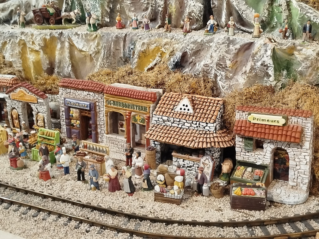 Le Village des Santons en Provence-欧巴涅必去景点