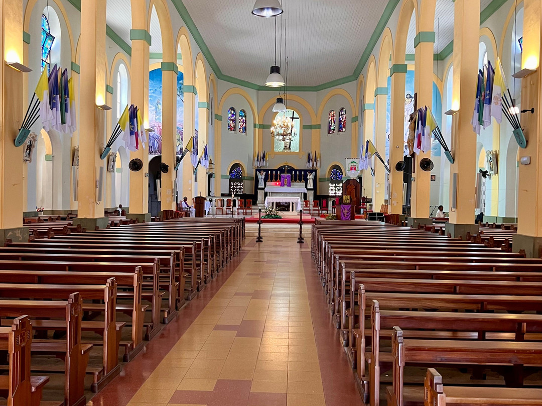 St. Sauveur Cathedral-卡宴必去景点