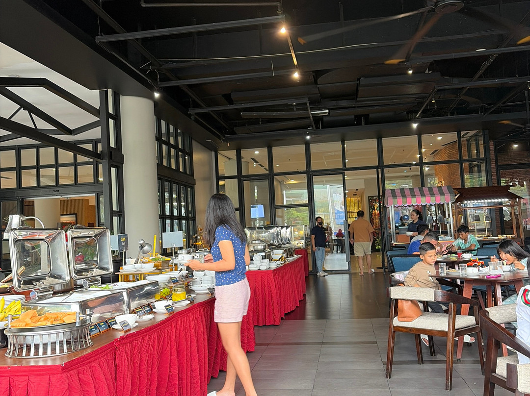 金色郁金香酒店-坤甸主图