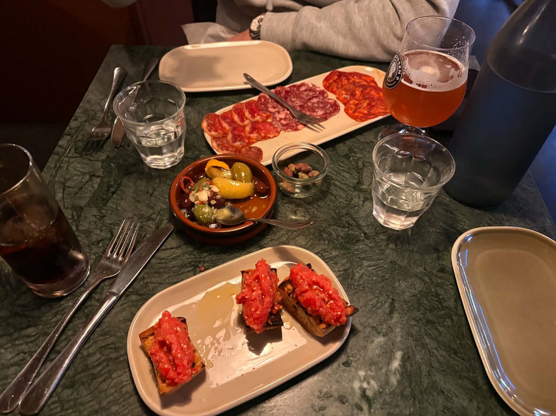 Manzana Tapas Bar