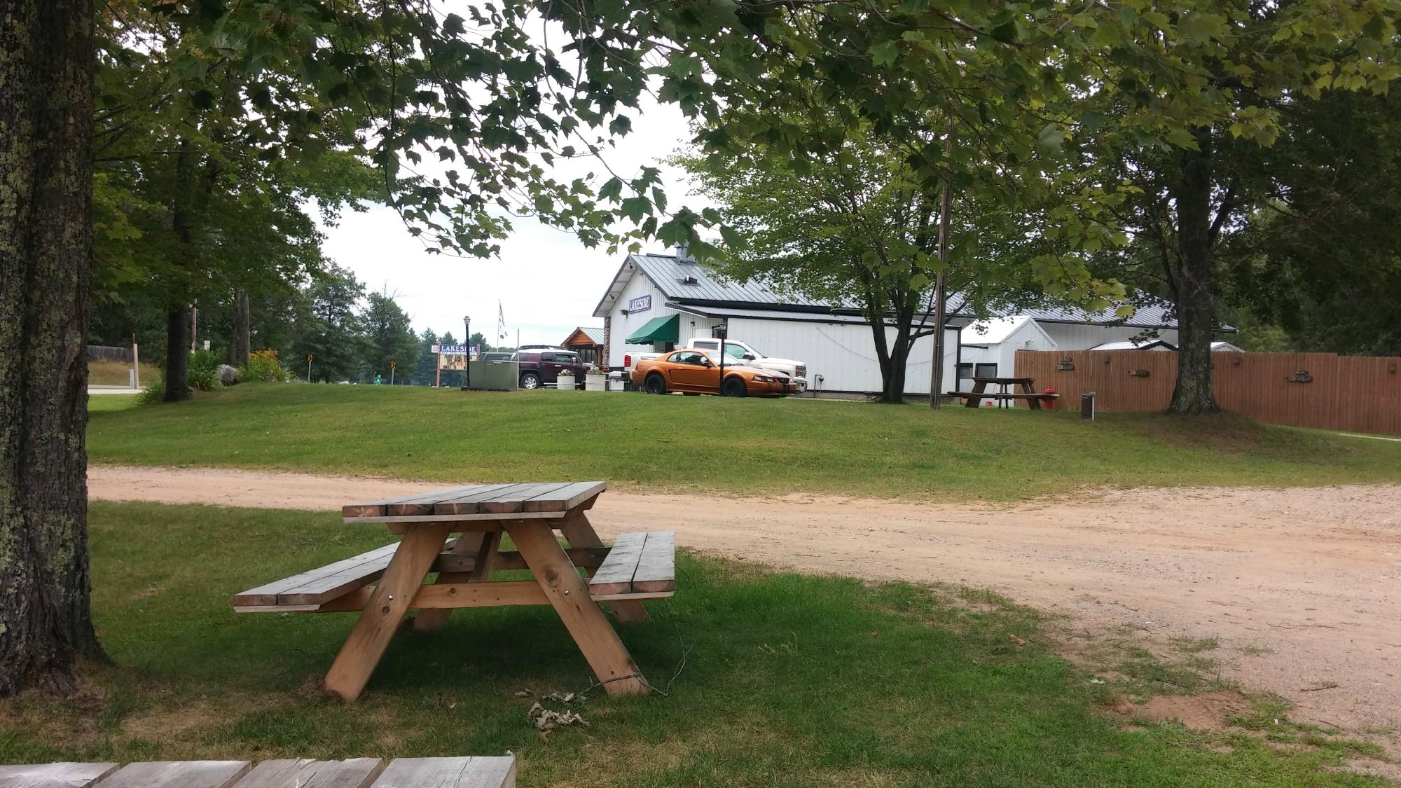Lakeside Bar, Grill & Lodging-客卧