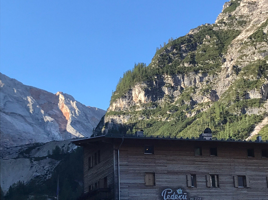 Albergo e Rifugio Pederu