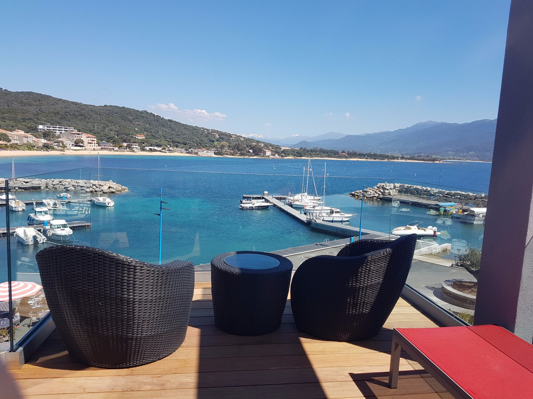 Serra-di-Ferro酒店住宿-卡赞尼哈海湾酒店,游泳池及水疗中心