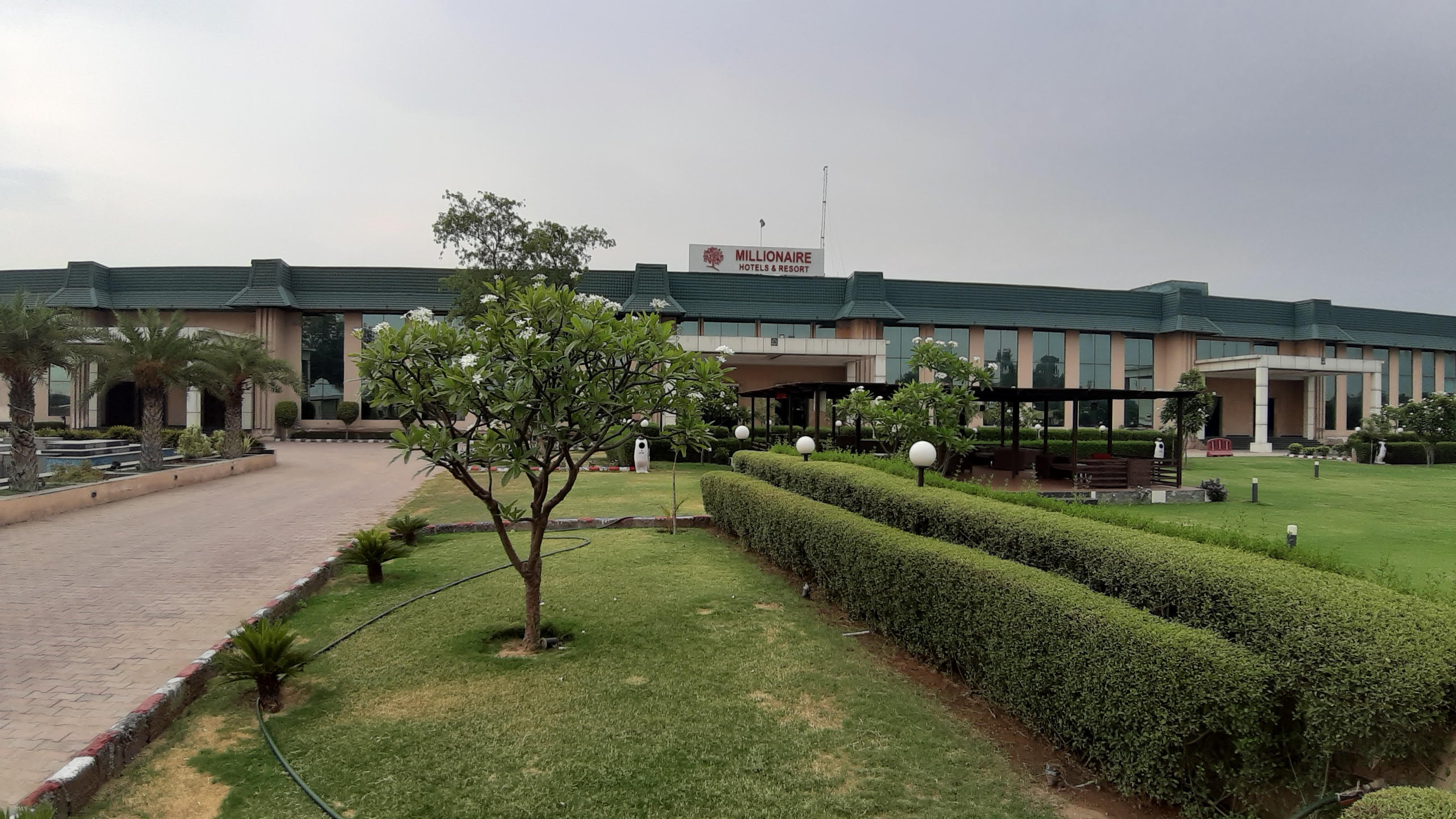 Millionaire Hotel & Resort-官方