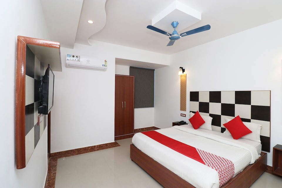 OYO 33000 Ocean Palace