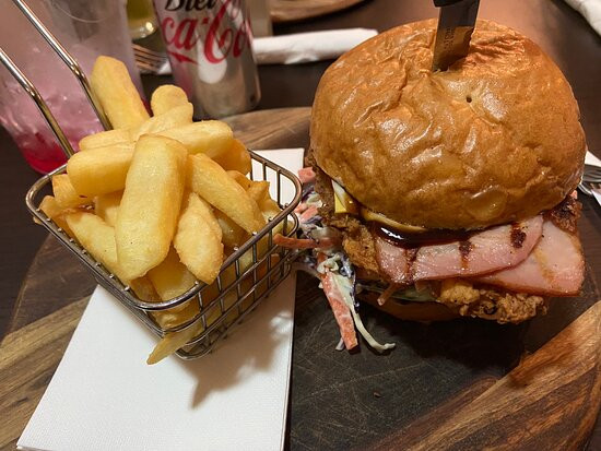 Caledonia Hotel主图