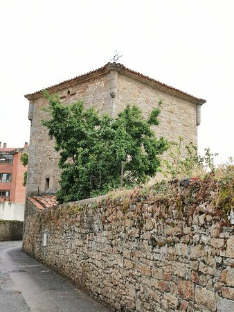 Torre de los Azulejos-Espinosa de los Monteros必去景点