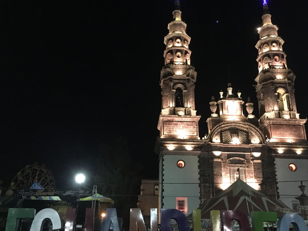 Plaza Municipal Ecuandureo景点图片