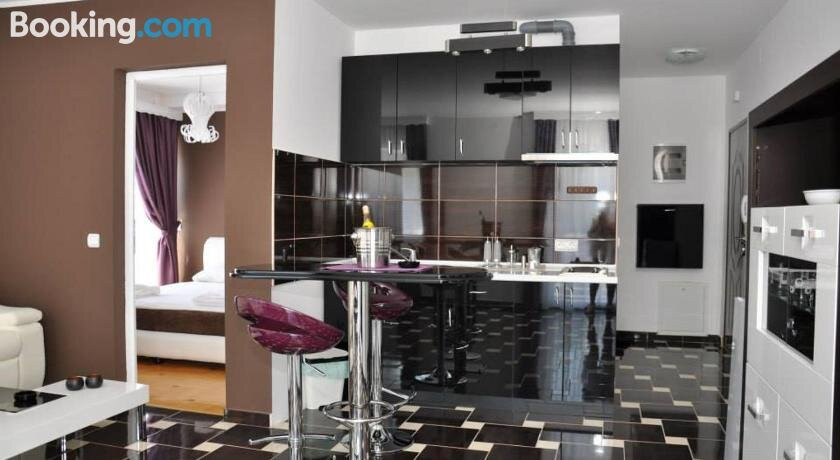 El Barco Apartments