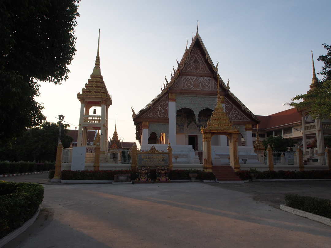 Wat Klang Ming Mueang景点图片