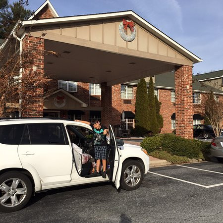 Mountain Inn & Suites Airport