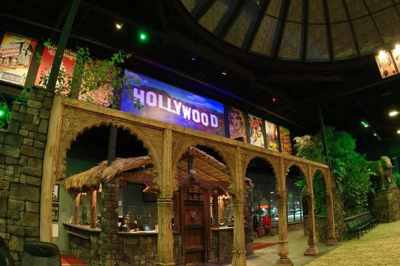 Hollywood Palms Cinema-内珀维尔必去景点