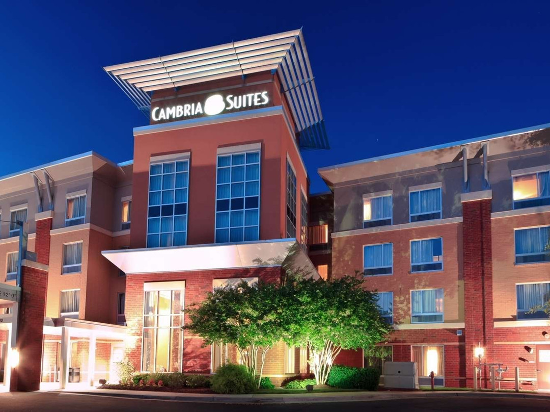 罗利达勒姆机场坎布里亚套房酒店主图