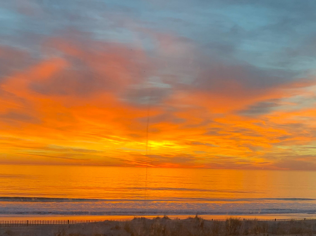 Surf Club Oceanfront Hotel & Beach House主图