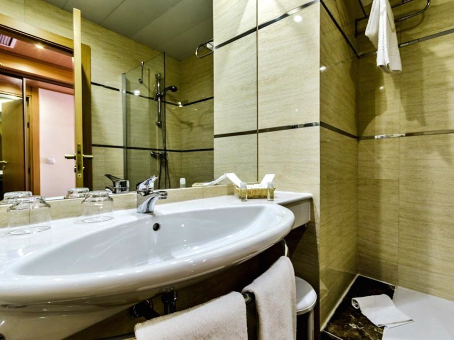 阿尔卡拉广场酒店主图