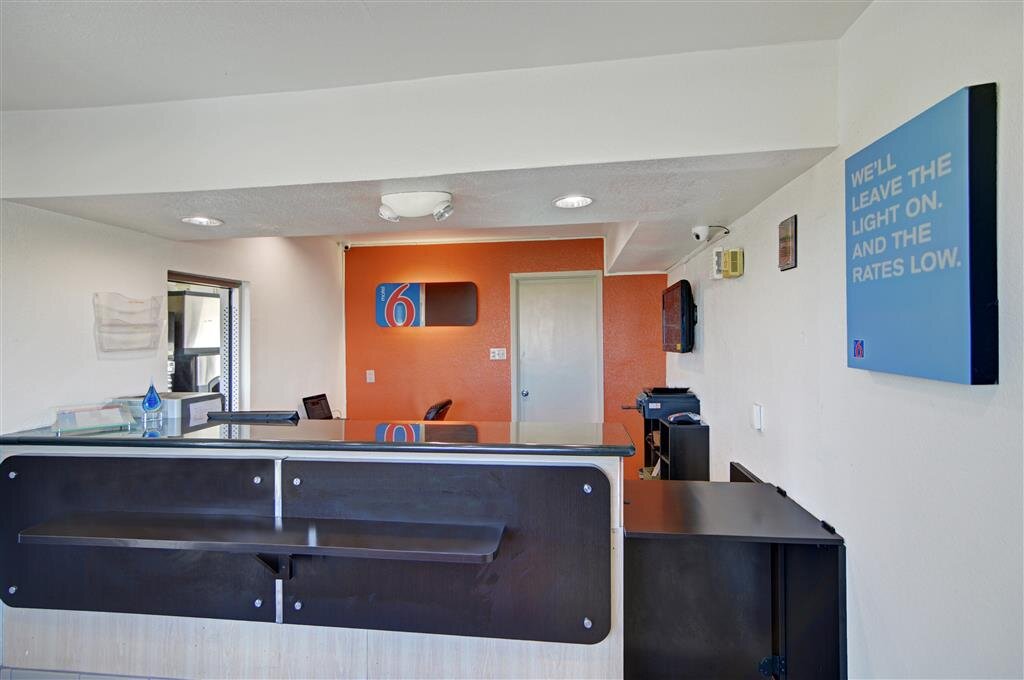 Motel 6 Denton, TX - UNT-官方