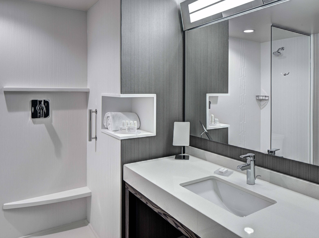 Courtyard Appleton Riverfront主图