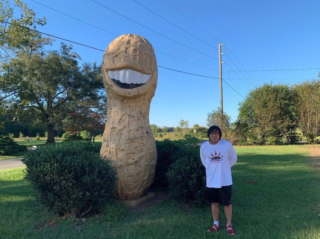 Jimmy Carter Peanut of Plains Statue-Plains必去景点