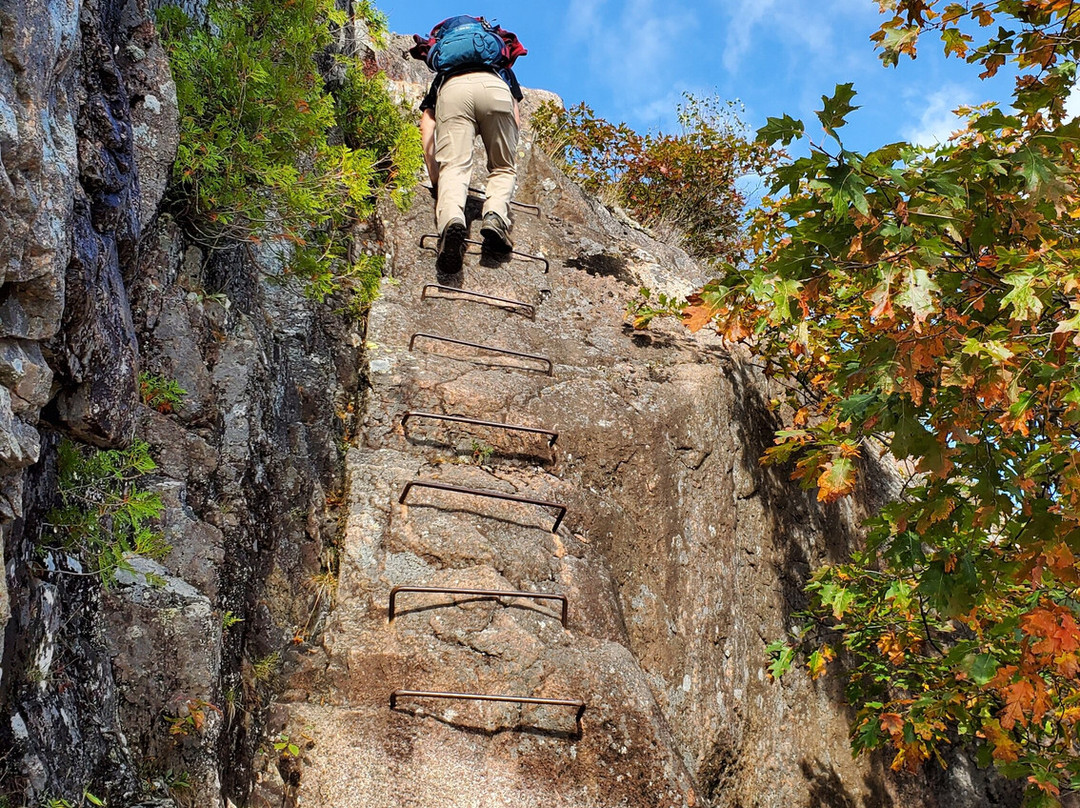 Jordan Cliffs Trail景点图片