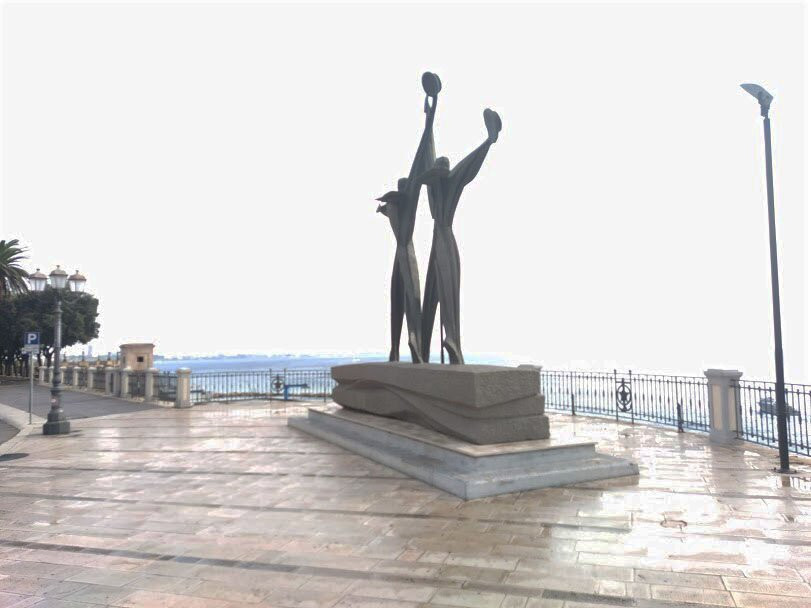 Monumento al Marinaio d'Italia-塔兰托必去景点