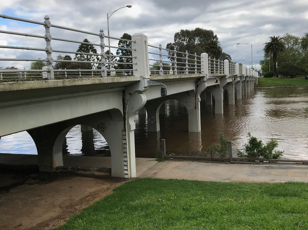 Lake Benalla Walking Track景点图片