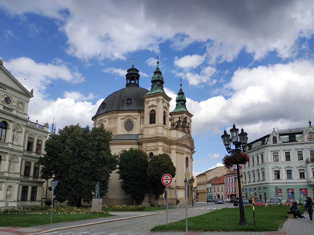 Kostel Sv. Jana Krtitele Se Sochou Sv. Jana Nepomuckeho景点图片