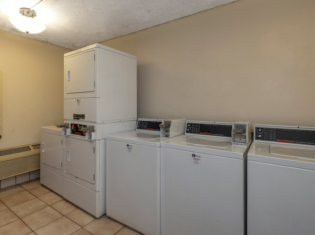 贝斯特韦斯特多森旅馆&套房酒店主图