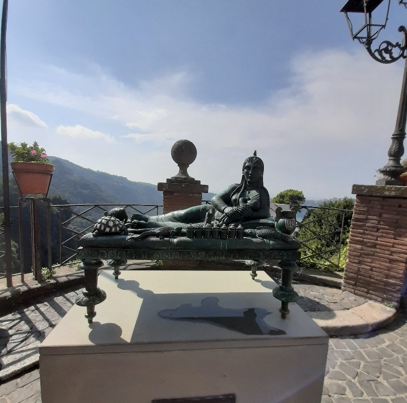 Piazza Umberto I in Nemi-Nemi必去景点