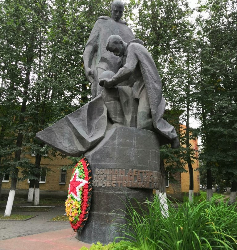 Monument to Dyagter Soldiers Deceased During the Great Patriotic War景点图片