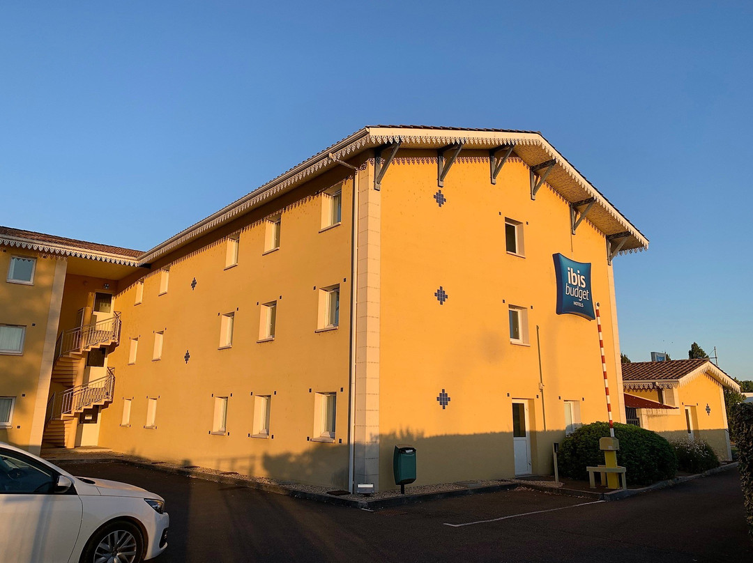 宜必思快捷佩里格布拉扎克酒店主图