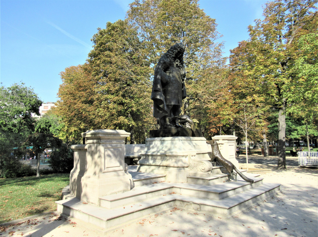 Monument à La Fontaine-巴黎必去景点
