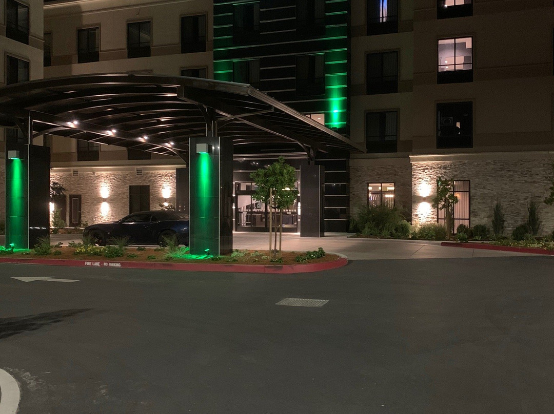 Holiday Inn & Suites Silicon Valley - Milpitas By IHG主图