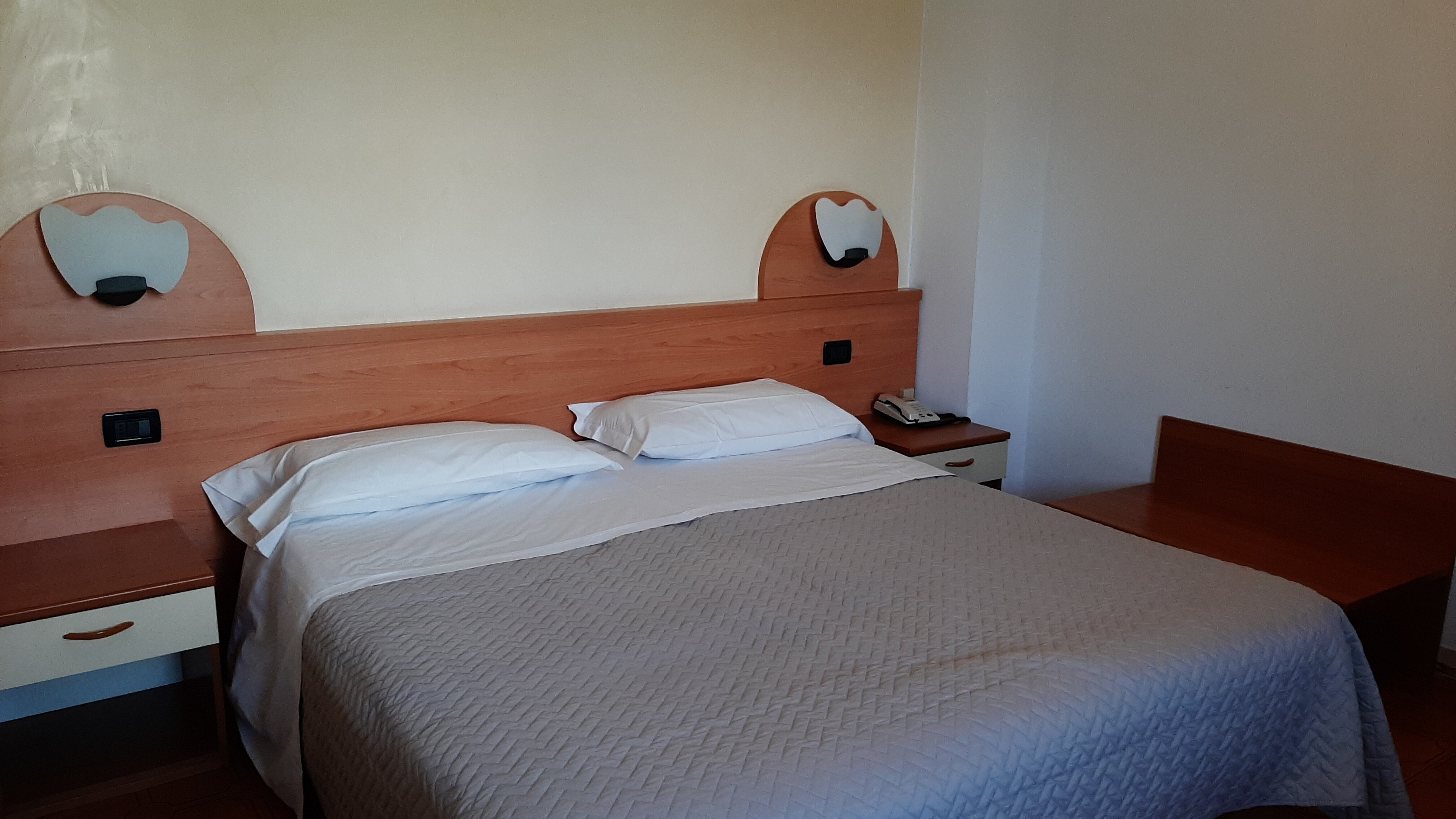 Hotel Dujany-官方