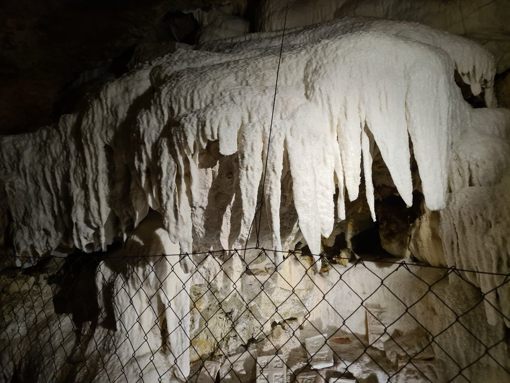 Les Grottes Petrifiantes景点图片