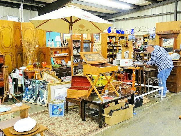 Antiques And More景点图片