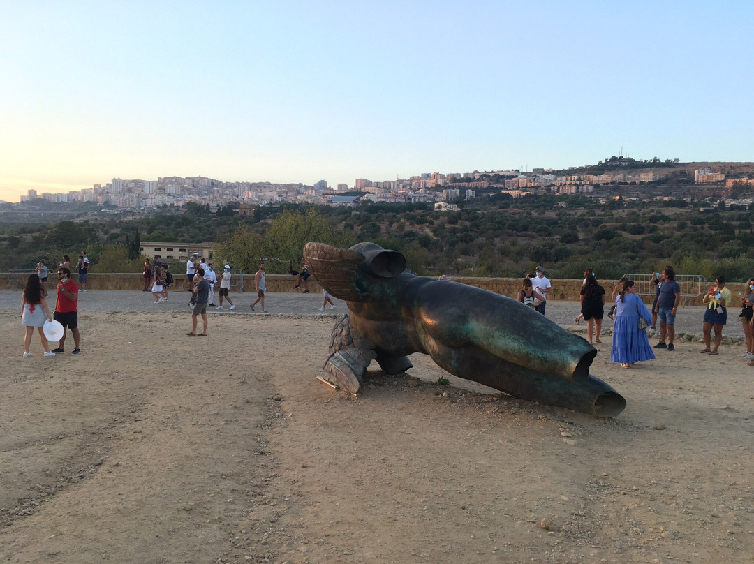 Statua di Icaro Caduto景点图片