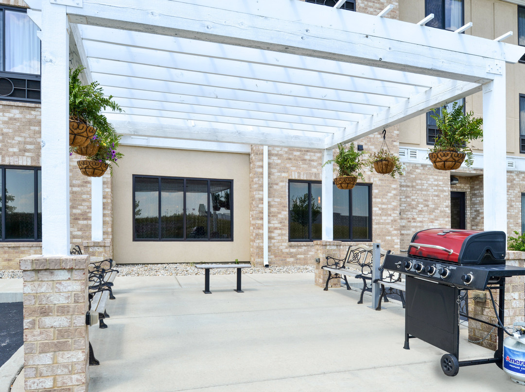 Holiday Inn Express & Suites Greenfield By IHG主图